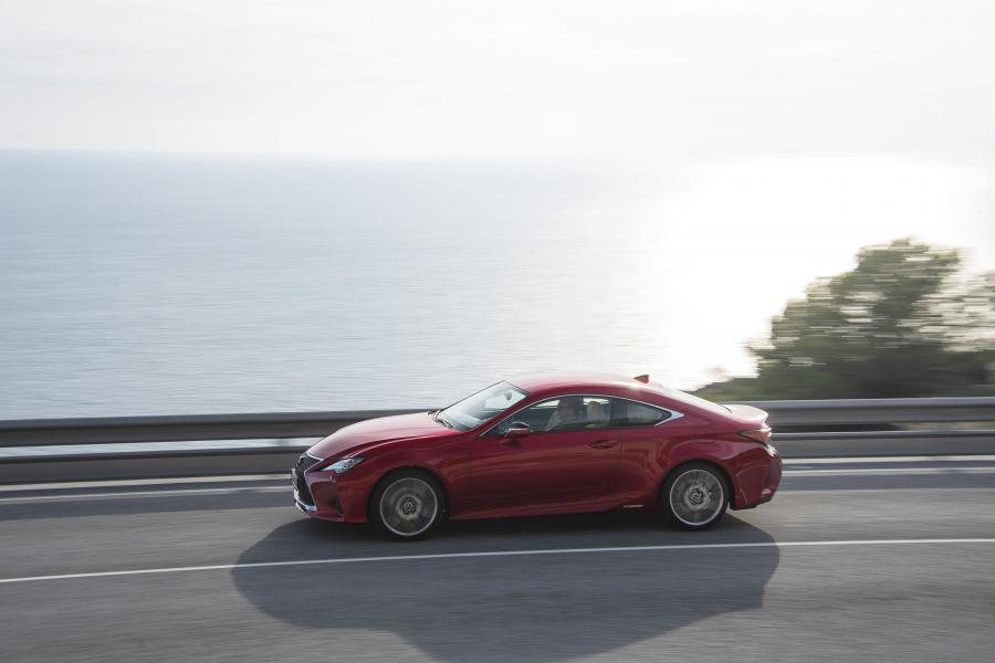  Lexus RC300h 2018 года  (WW) (фото 32 из 139)